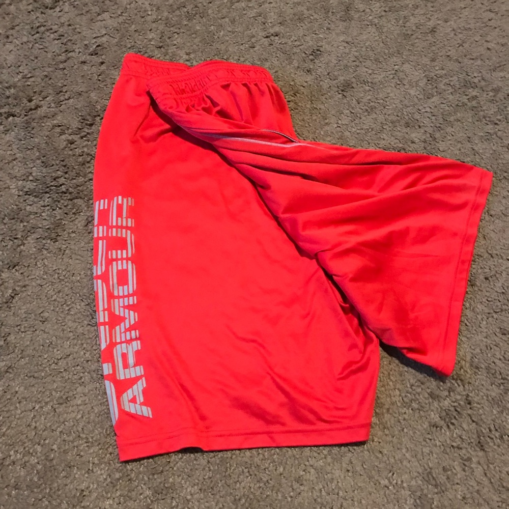 UNDER ARMOR MENS ATHLETIC SHORTS